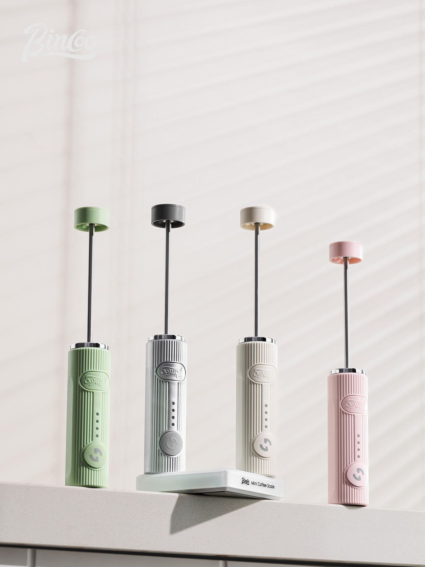 Electric Gadget - ビンクーフォームマスター ハンドヘルド電動ミルク泡立て器、家庭用ミルクフォーマー、攪拌機、泡立て器アートガジェット