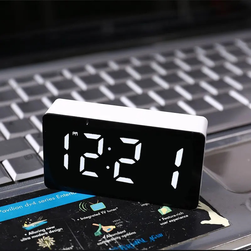 LED電子時計ミラー目覚まし時計 - 家庭用家具スマート小型 - Electronics Gadgets Wholesale のレビューと価格