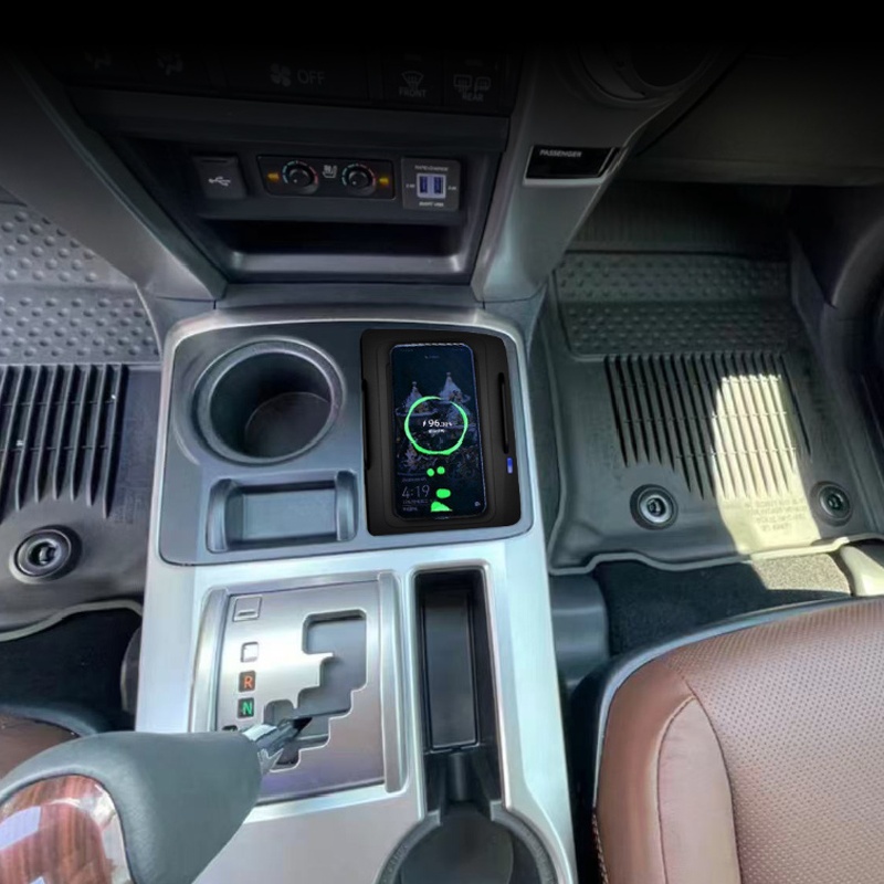 トヨタ 4 ランナー (米国バージョン) 2017-2024 - Wireless Phone Charger Pad のレビューと価格